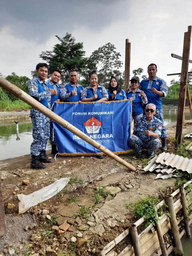Bebenah Cisadane, Warga Peduli Lingkungan dalam Memperingati Hari Gerakan 1 Juta Pohon