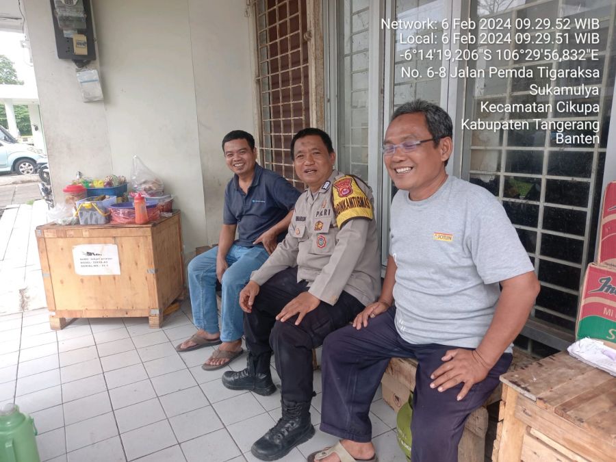 Bhabinkamtibmas Kelurahan Sukamulya Lakukan Sambang ke Warga di Kampung Ciapus