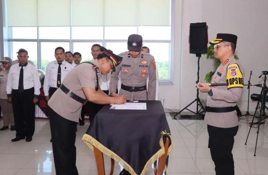 Kapolresta Tangerang Kombes Pol Baktiar Joko Mujiono Pimpin Upacara Sertijab Wakapolresta