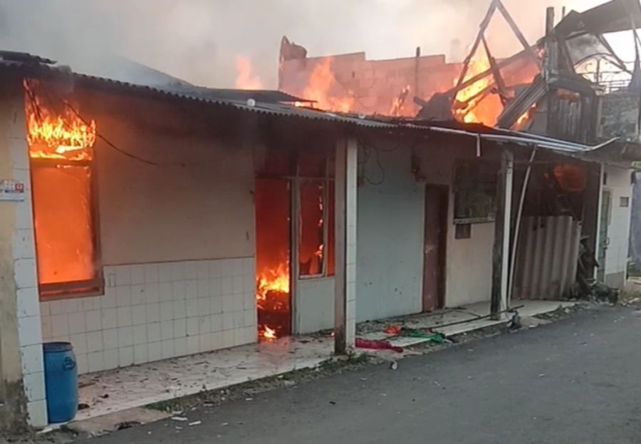 Kebakaran Hanguskan 4 Kontrakan dan 1 Kios di Munjul