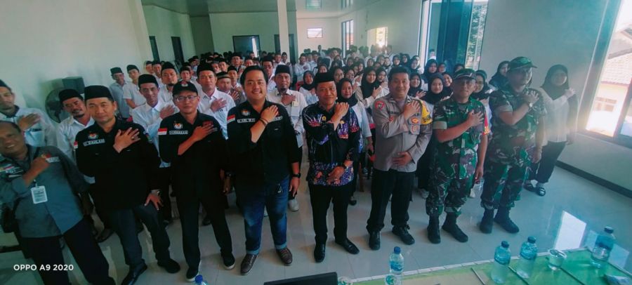 Bhabinkamtibmas Bitung Jaya Hadiri Pelantikan KPPS