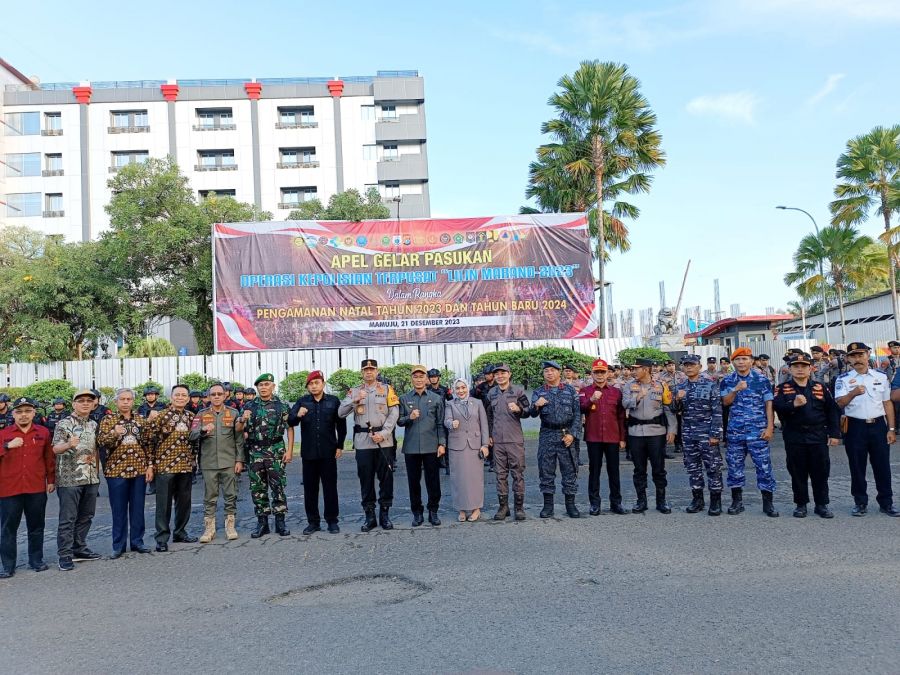 Ketua Senkom Mitra Polri Propinsi Sulbar Hadiri Apel Gelar Pasukan Operasi Lilin Marano 2023