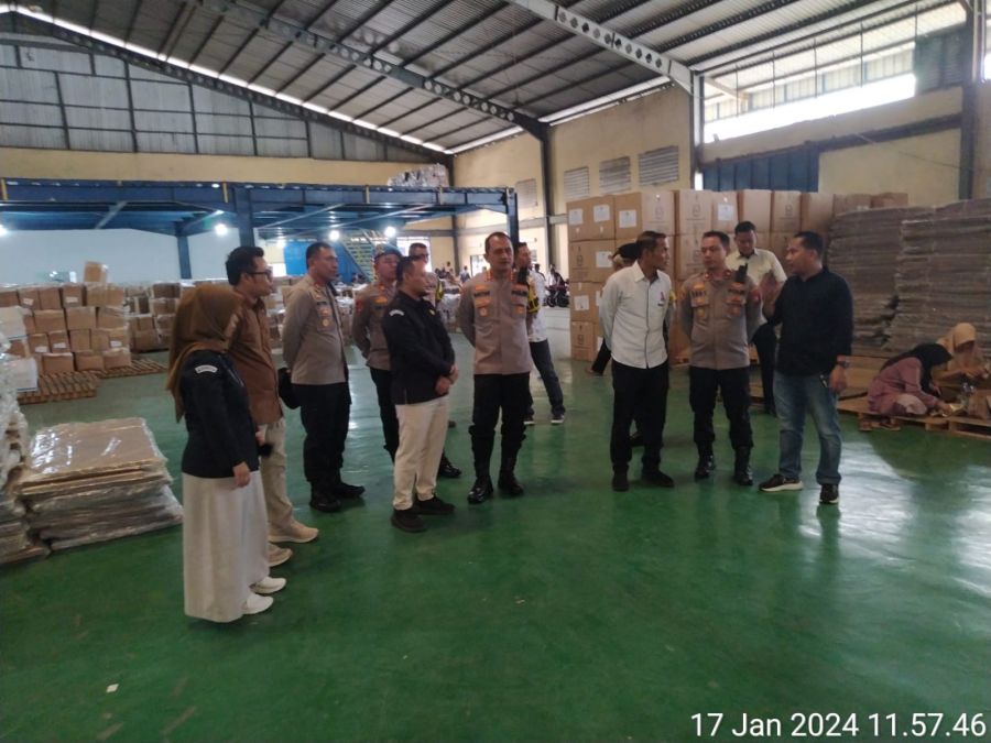 Pastikan Keamanan Logistik Pemilu, Kapolresta Tangerang Kunjungan ke Gudang 2 KPUD Kab. Tangerang