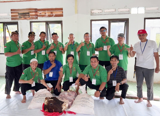 PC LDII Solear Berbagi Daging Qurban ke Forkompinka dan Warga Desa Munjul